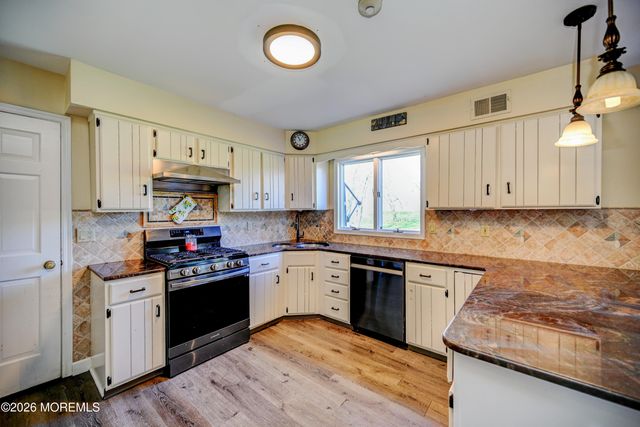 23 Red Hawk Road S, Colts Neck, NJ 07722