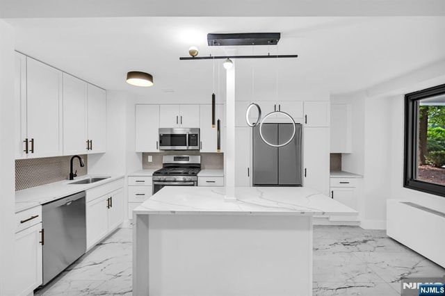 609 W South Orange Avenue 2N, South Orange Village, NJ 07079