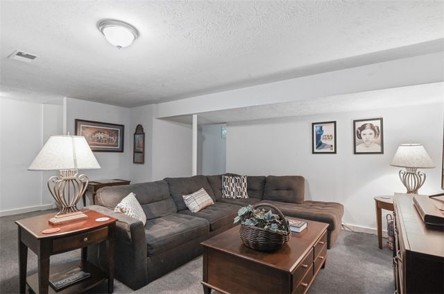 4305 Hemlock Cir, Hampton, PA 15101