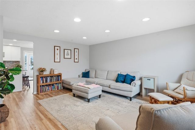 4305 Hemlock Cir, Hampton, PA 15101