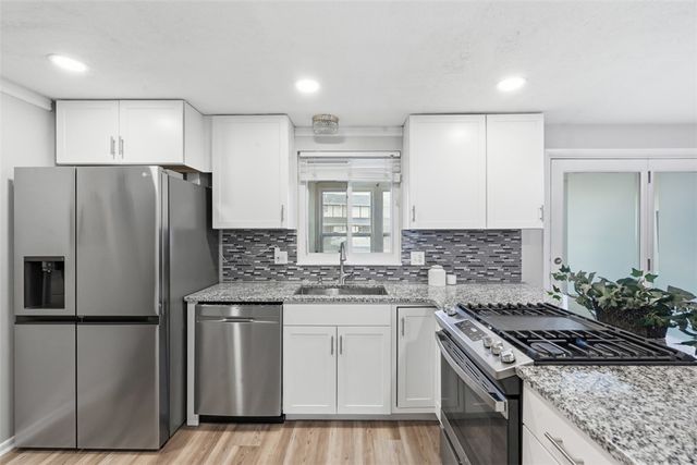 4305 Hemlock Cir, Hampton, PA 15101