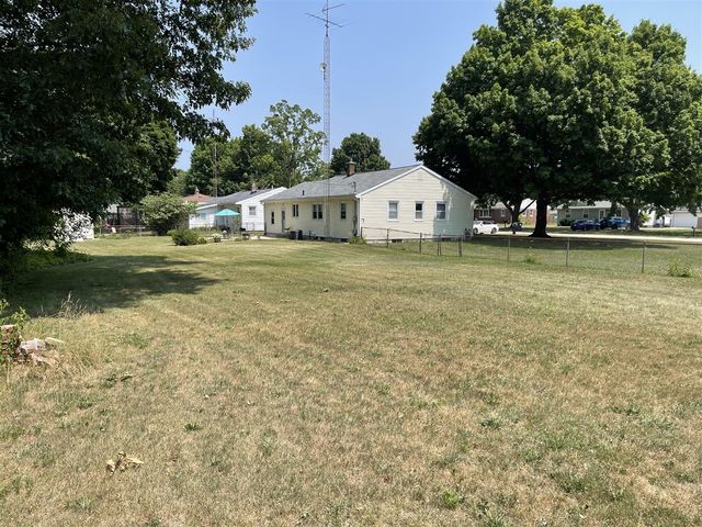 2054 Gerald St, Benton Harbor, MI 49022