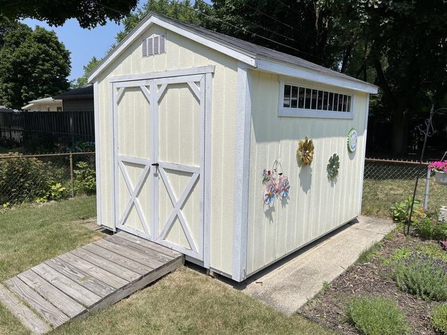 2054 Gerald St, Benton Harbor, MI 49022