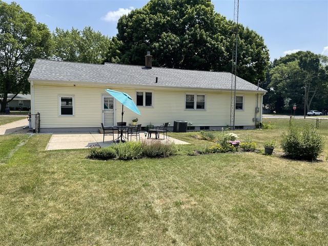 2054 Gerald St, Benton Harbor, MI 49022
