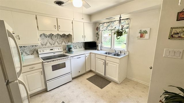 2054 Gerald St, Benton Harbor, MI 49022