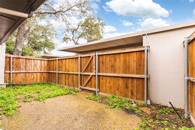 9142 Emberglow Lane, Dallas, TX 75243