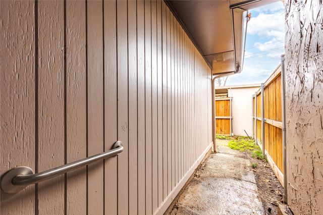 9142 Emberglow Lane, Dallas, TX 75243