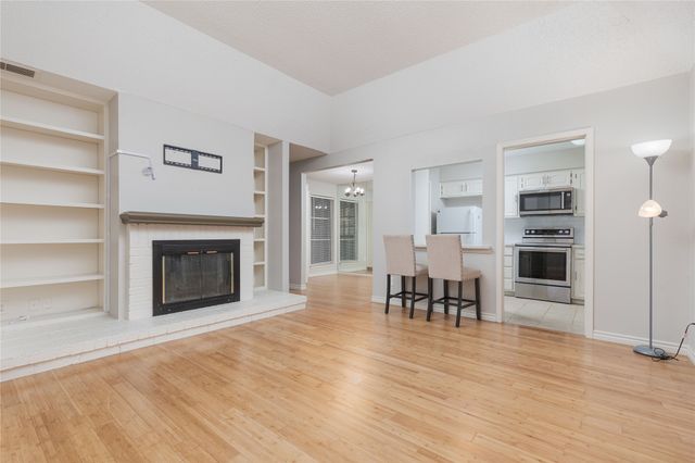 9142 Emberglow Lane, Dallas, TX 75243