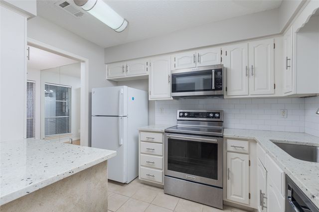 9142 Emberglow Lane, Dallas, TX 75243