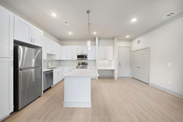 4840 North Shepherd Drive C1, Houston, TX 77018