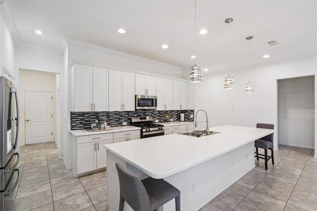 989 MAYPOLE DRIVE, Apopka, FL 32703