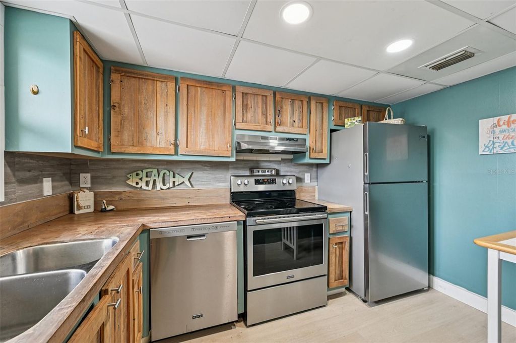 Image 8 of property listing at 2727 75TH STREET W 9A14, Bradenton, FL 34209