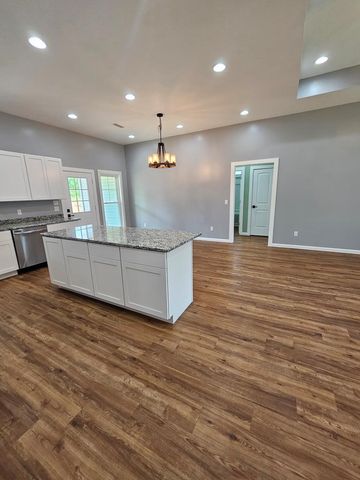 883 Jester St, Cowarts, AL 36321