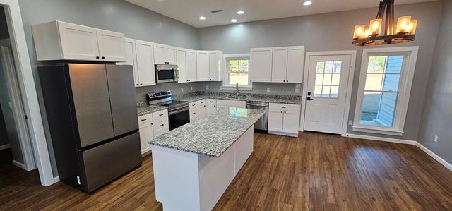 883 Jester St, Cowarts, AL 36321