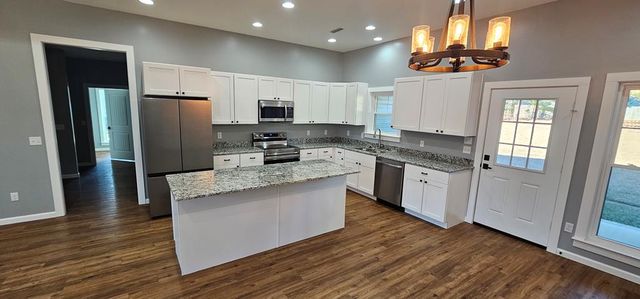 883 Jester St, Cowarts, AL 36321