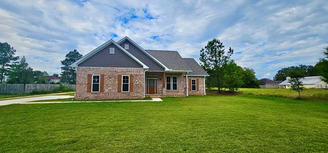 883 Jester St, Cowarts, AL 36321