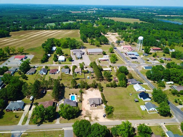 883 Jester St, Cowarts, AL 36321
