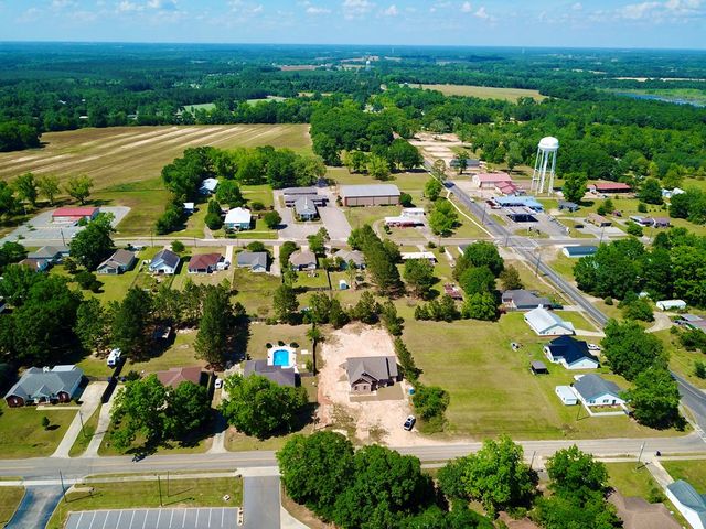 883 Jester St, Cowarts, AL 36321