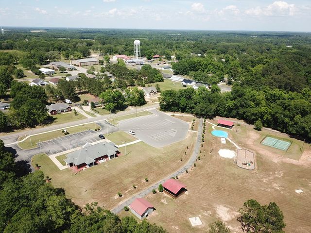 883 Jester St, Cowarts, AL 36321