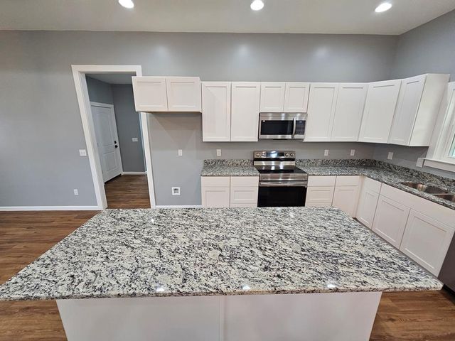 883 Jester St, Cowarts, AL 36321