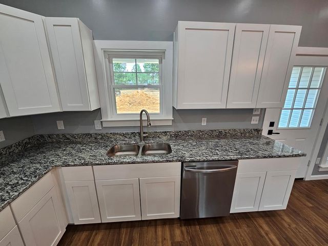 883 Jester St, Cowarts, AL 36321