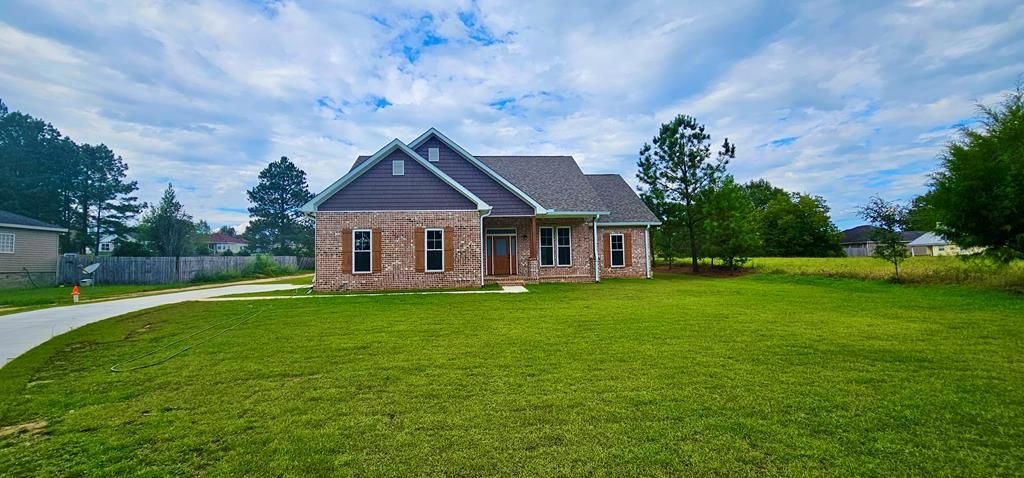 883 Jester St, Cowarts, AL 36321