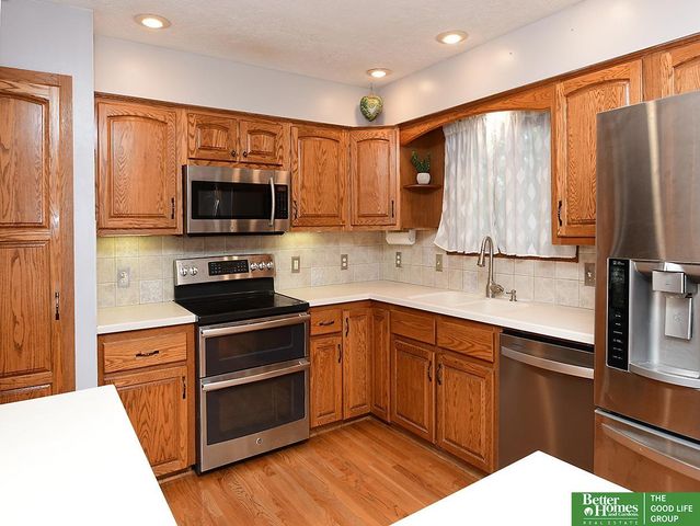 5706 S 151st Street, Omaha, NE 68137