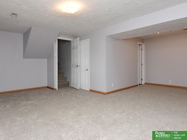 5706 S 151st Street, Omaha, NE 68137