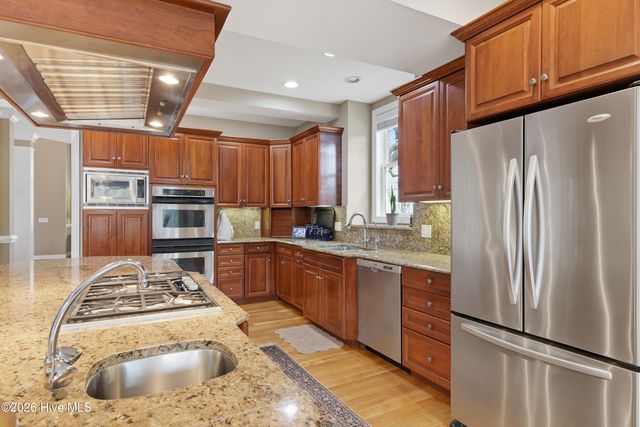 3637 Players Club Drive SE, Southport, NC 28461