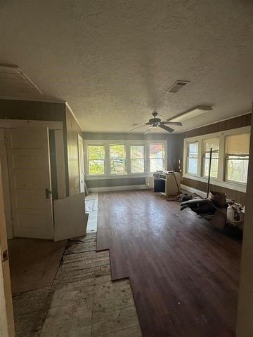 730 W Lee Street, Sour Lake, TX 77659