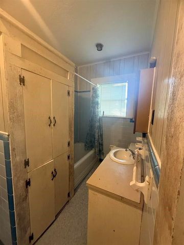 730 W Lee Street, Sour Lake, TX 77659