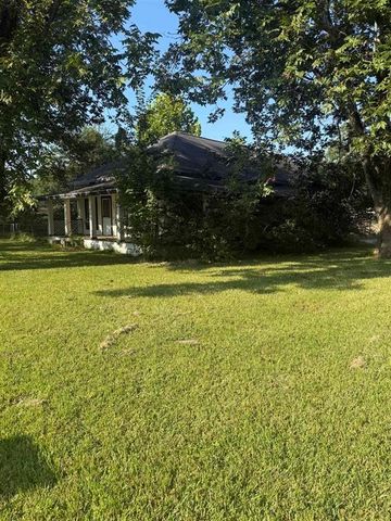 730 W Lee Street, Sour Lake, TX 77659
