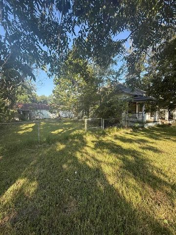 730 W Lee Street, Sour Lake, TX 77659