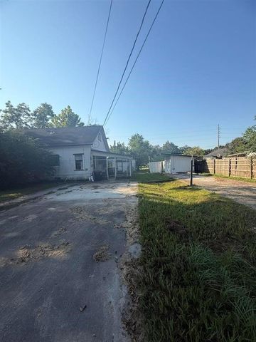 730 W Lee Street, Sour Lake, TX 77659