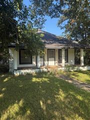 730 W Lee Street, Sour Lake, TX 77659