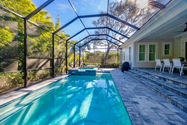 522 Ridgeway Rd, St Augustine, FL 32080