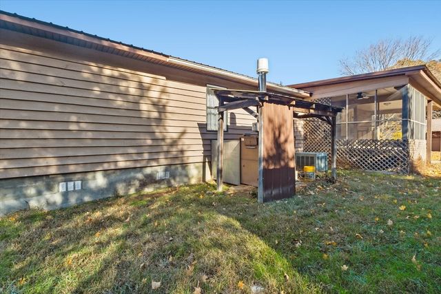 3885 Delina Rd, Cornersville, TN 37047