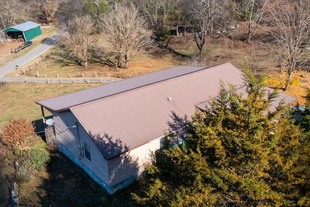 3885 Delina Rd, Cornersville, TN 37047