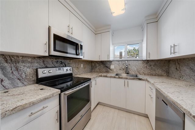 8048 SW 80 AVE 8048, Miami, FL 33143