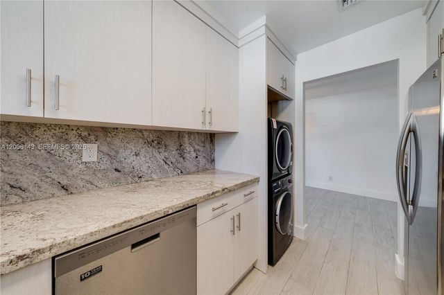 8048 SW 80 AVE 8048, Miami, FL 33143