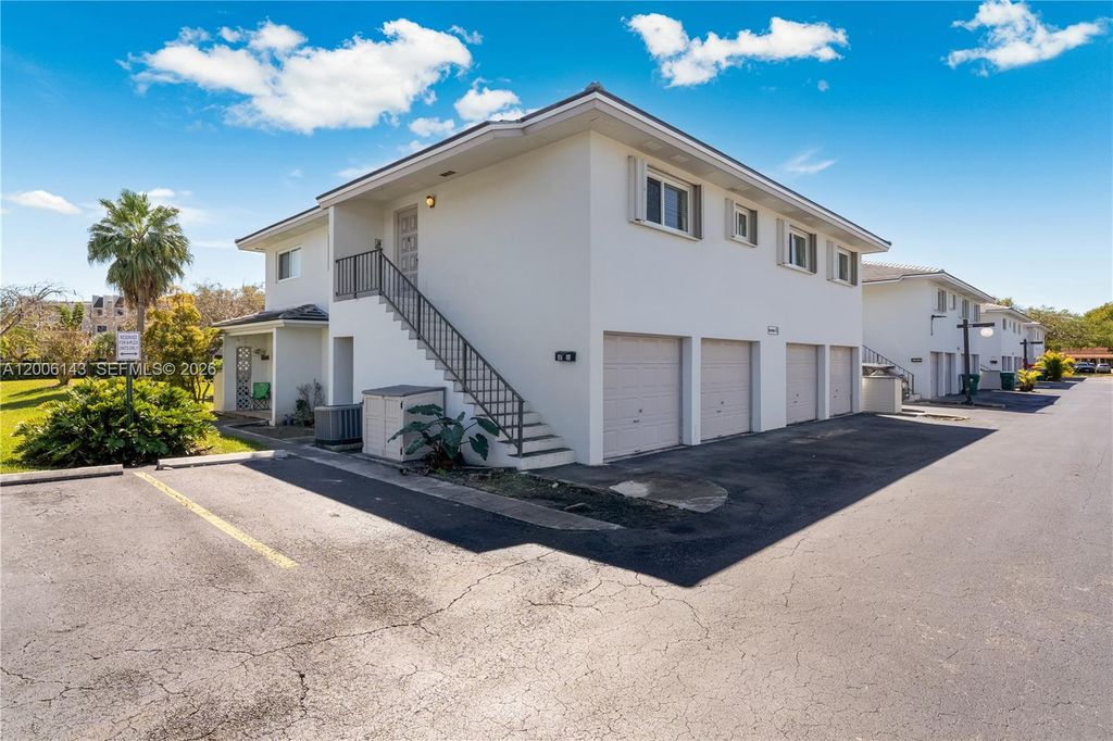 8048 SW 80 AVE 8048, Miami, FL 33143