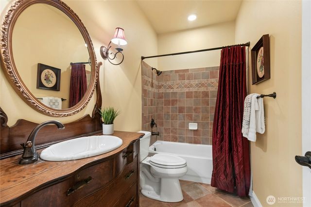 2 201st Avenue NE, Snohomish, WA 98290