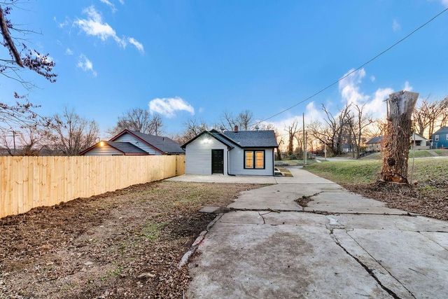 4504 E 43rd Street, Kansas City, MO 64130