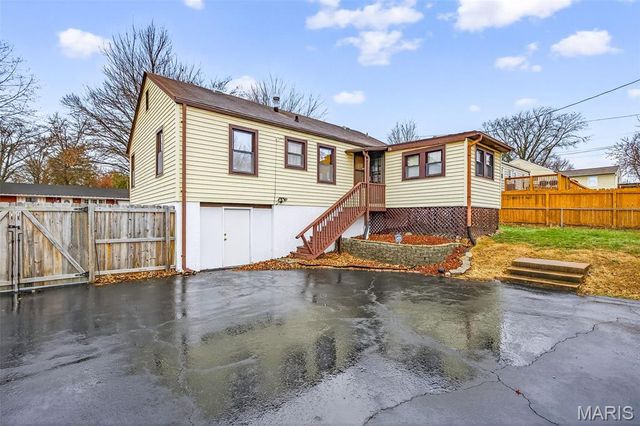 6919 Greenholly Drive, Affton, MO 63123