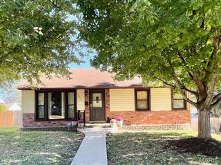 6919 Greenholly Drive, Affton, MO 63123