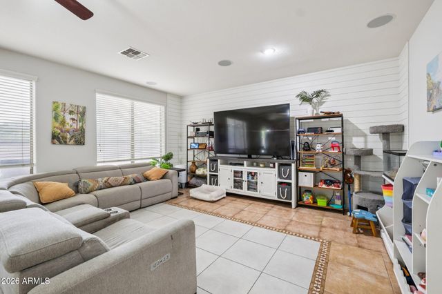 4319 W DIBURGO Drive, New River, AZ 85087