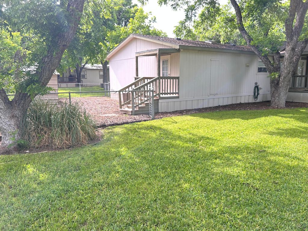 Image 4 of property listing at 3105 Fruitland Farm Court, San Angelo, TX 76903