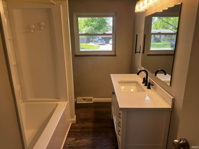 7230 Penrose Drive, Fort Wayne, IN 46835