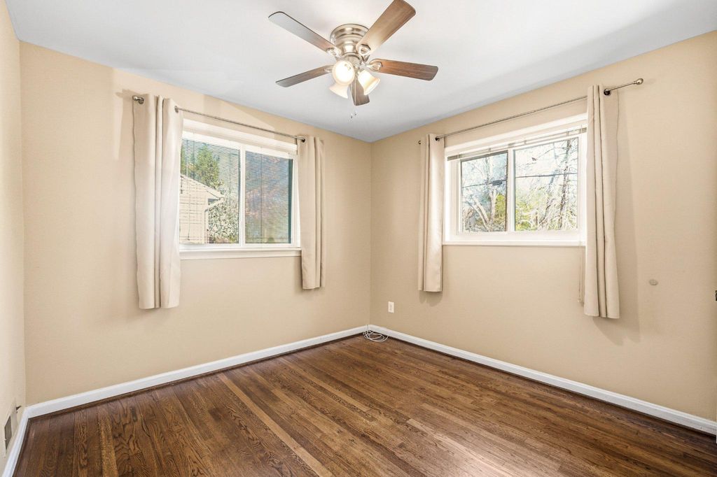 Image 17 of property listing at 629 W LYNFIELD DR, Rockville, MD 20850