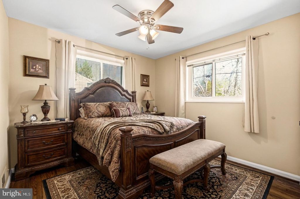 Image 18 of property listing at 629 W LYNFIELD DR, Rockville, MD 20850